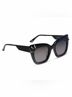 New DIFF Eyewear SDFPNTH 9P7X Black Cat-Eye Sunglasses with Stud Accents